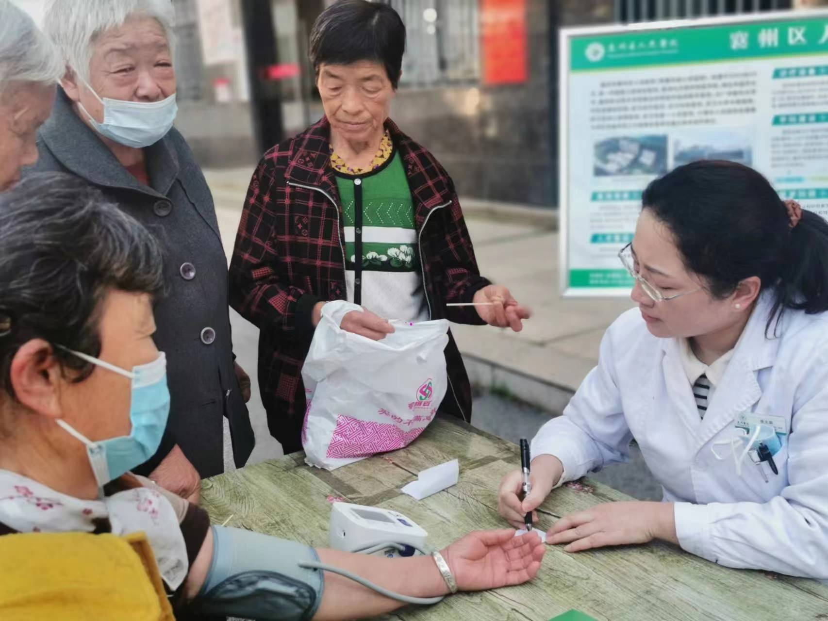 卒中：重在預防！襄州區(qū)人民醫(yī)院神經內科開展系列義診活動